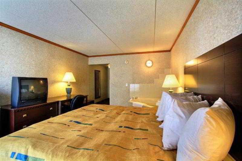 Days Inn & Suites By Wyndham Madison Heights Mi Exterior foto