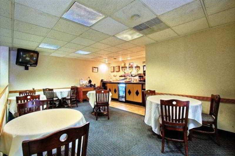 Days Inn & Suites By Wyndham Madison Heights Mi Exterior foto